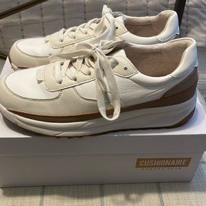 Women’s Cushionaire Memory foam white/tan sneaker 8.5